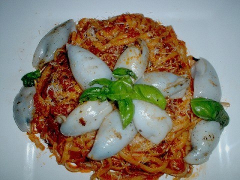 Linguine with stuffed squid