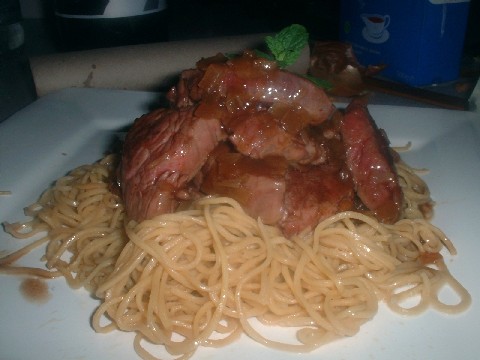 Ostrich with black pepper and honey sauce, noodles