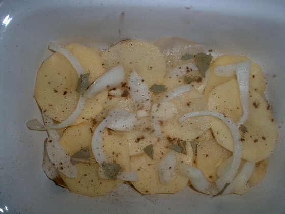 Making Potato boulangere