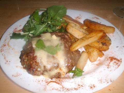 Stuffed burger +chips