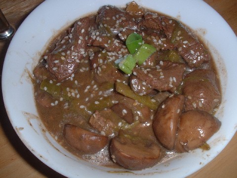 Sesame beef fillet with mushroom and asparagus