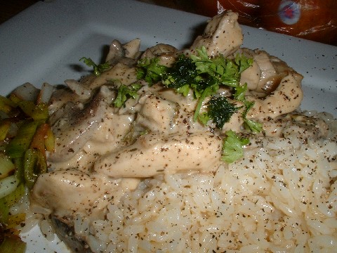 Chicken with cream and white wine sauce